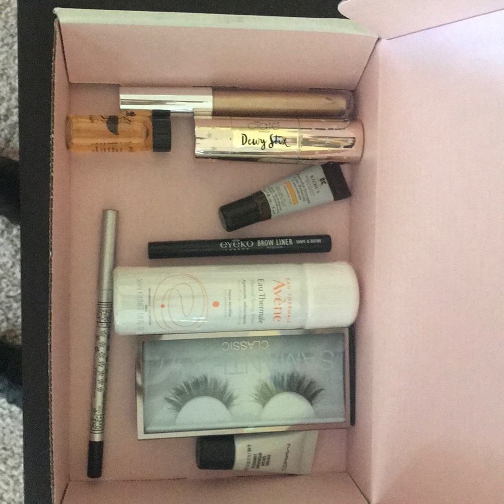 Makeup Grab Bag -Full-Size & Samples